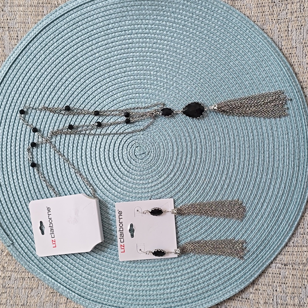 LIZ CLAIBORNE WOMEN'S FASHION JEWELRY BUNDLE OF NECKLACE AND MATCHING EARRINGS
